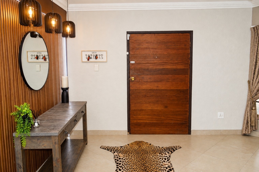 5 Bedroom Property for Sale in Wilkoppies North West
